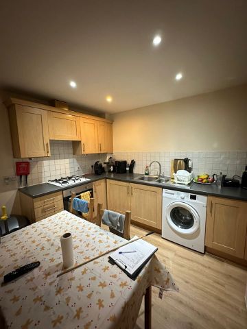 2 Bed Flat, Cooke Street, IG11 - Photo 3