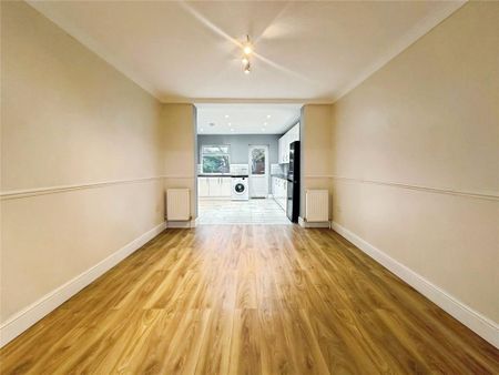 4 bedroom semi-detached house to rent - Photo 3