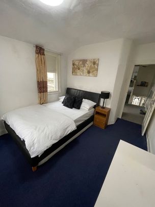 Room in a Shared House, Wanlip Road, E13 - Photo 1