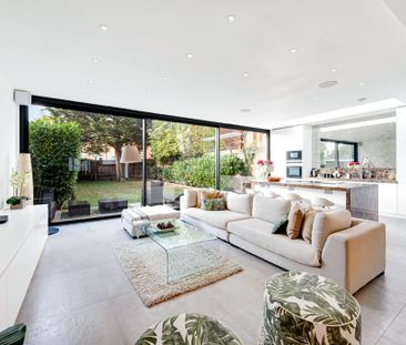 4 bedroom semi-detached house to rent - Photo 4