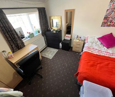 Walmsley Road, Hyde Park, LS6 1NG, Leeds - Photo 1