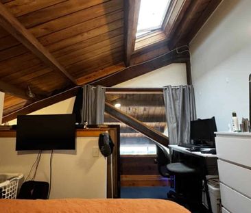 Cosy 2-Bedroom Loft Style - Photo 2