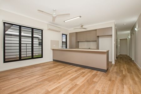 38 Delacruz Street - Photo 2