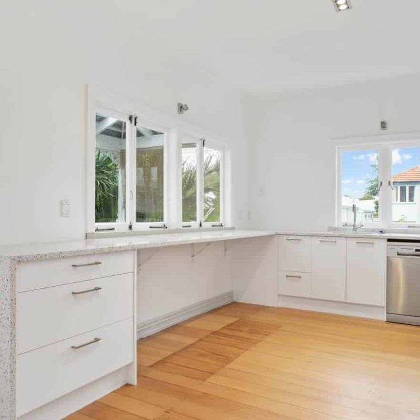 Beautifully Updated Villa in Herne Bay - Photo 1