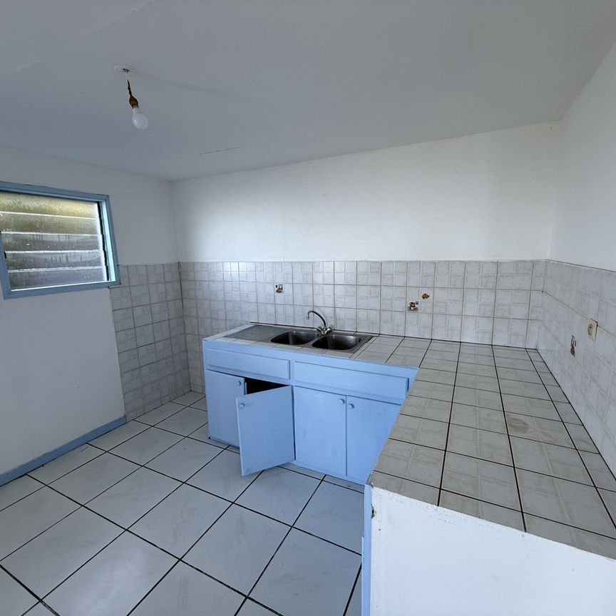 Location Maison 3 pièces 70m² ST PAUL 97423 - Photo 1
