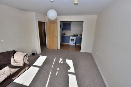2 bedroom flat to rent - Photo 2