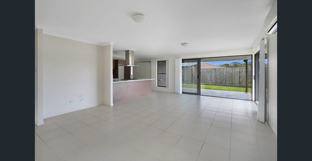 Stunning family home in the heart of Victoria Point - Photo 1