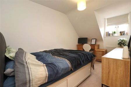 58 Sandy Lane, Woking - 2 bedrooms Property for lettings - Seymours - Photo 4