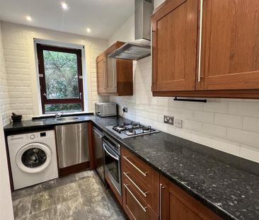 3 bedroom flat to rent - Photo 6