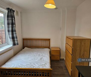 1 bedroom in a house share to rent - Photo 6