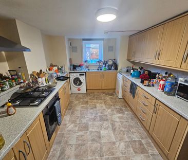 6 Bed - 65 Richmond Avenue, Hyde Park, Leeds - LS6 1DB - Student - Photo 2