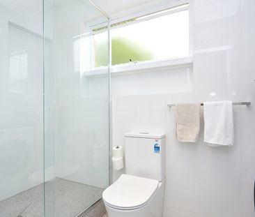 Renovated 2 bedroom apartment - Photo 4