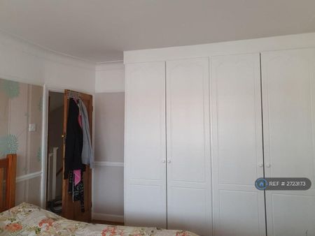 4 bedroom terraced house to rent - Photo 3