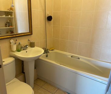 Studio Flat, Moss Lane East, M14 - Photo 2