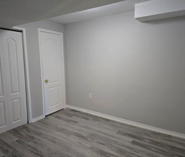 For Lease - 3224 Angel Pass Drive, Mississauga, Ontario - Photo 2