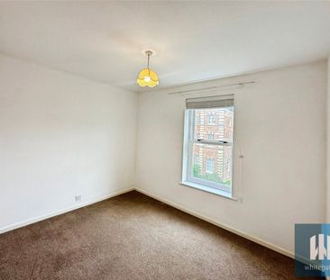 Northgate Lodge, Pontefract, West Yorkshire, WF8 - Photo 6