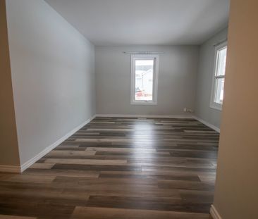 **ALL INCLUSIVE** STUNNING MAIN UNIT IN PORT COLBORNE!!! - Photo 1