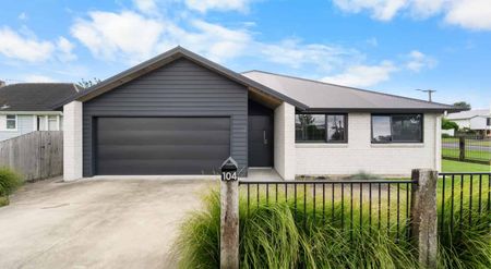 Modern home in a premium Cambridge location - Photo 5