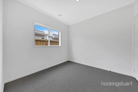 BRAND NEW LUXURIOUS FAMILY HOME - Photo 2