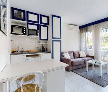 Proche plages et commodités, studio traversant avec coin chambre da... - Photo 4