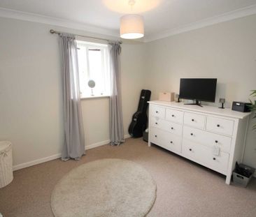 2 bed Flat for rent - Photo 2