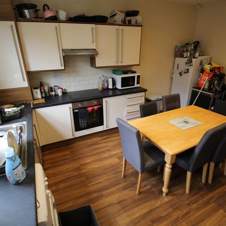 5 bedroom terraced house to rent - Photo 4