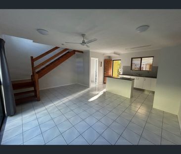 2/104 Cook Street, North Ward, Qld 4810 - Photo 6