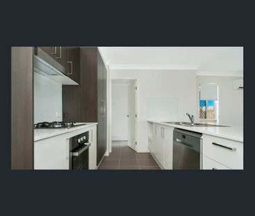 Easy Family Living on Darrau Avenue - Photo 4