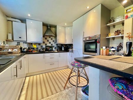 2 bedroom flat to rent - Photo 4