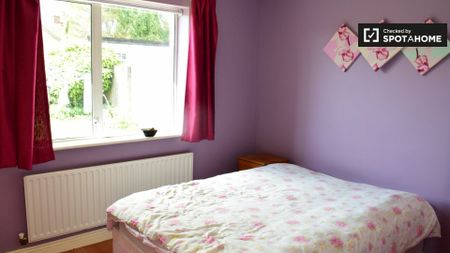 Light room in 4-bedroom apartment in Dublin - Photo 2