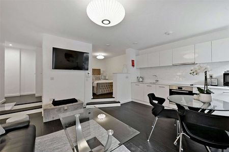 Short Let with all bills included. A beautifully presented and fully-furnished super studio apartment with private patio in a prime central Windsor setting. - Photo 5