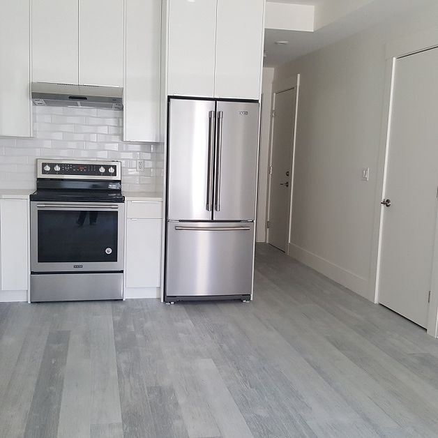 White Rock. Walk-Out Ground-Level Suite – 1 Bedroom - Photo 1