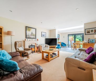 4 bedroom detached house to rent - Photo 2