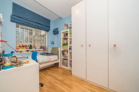 3 bedroom flat to rent - Photo 4