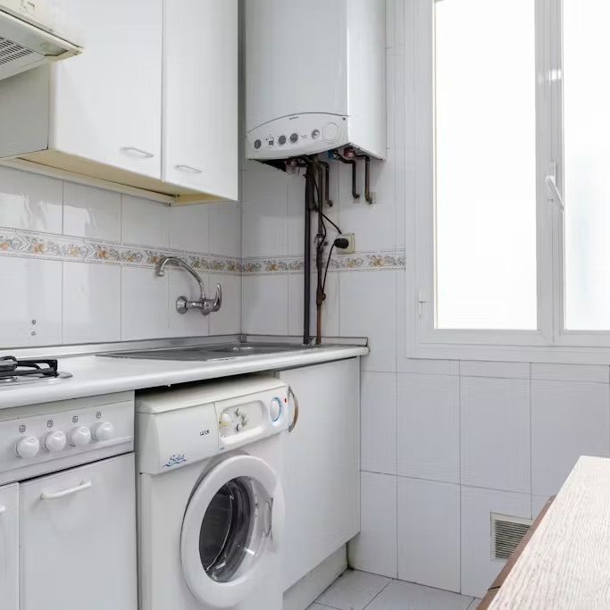 Calle de Bravo Murillo, Madrid, Community of Madrid 28003 - Photo 1