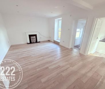 Barnsfold Road - Stockport - SK6 - Photo 5