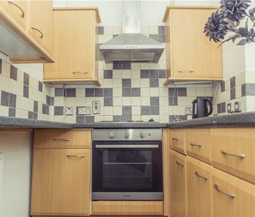 5 bedroom semi-detached house to rent - Photo 4