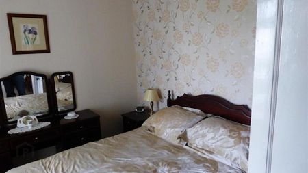 HOLIDAY, 4 Beaghville Drive, Portrush, BT56 8EF - Photo 2