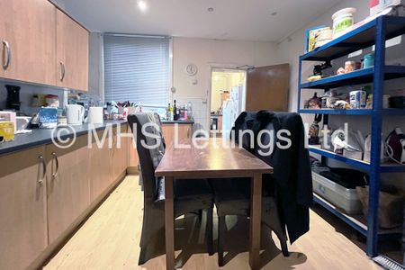 4 Bedroom Mid Terraced House for rent in Lucas Street - Photo 3