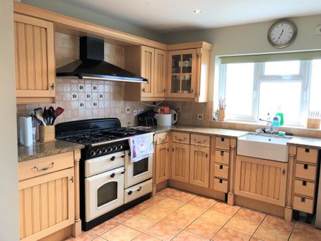 3 bedroom semi-detached house to rent - Photo 3