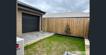 Beautiful Townhouse - Photo 3