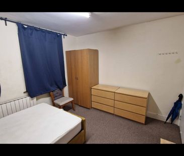 Room in a Shared House, Ley Street, IG1 - Photo 3