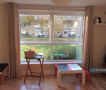 2 bedroom flat to rent - Photo 2