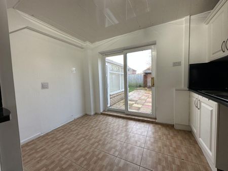 3 bedroom terraced house to rent - Photo 5