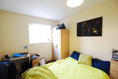 7 Bed - Starbeck Mews, Sandyford - Photo 4