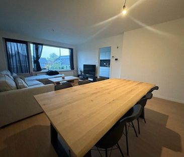 Gerenoveerd tweeslaapkamer appartement met garage! - Photo 4