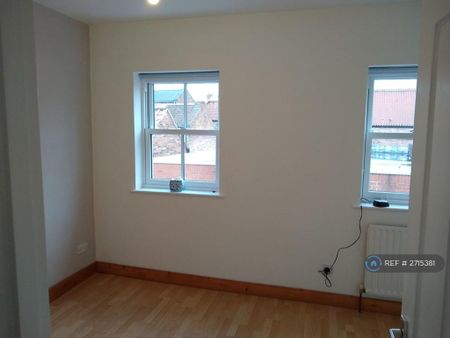 2 bedroom end of terrace house to rent - Photo 3