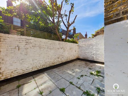 2 bedroom flat to rent - Photo 2