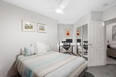 Light-Filled Apartment with Leafy Balcony in Toowong - Photo 4