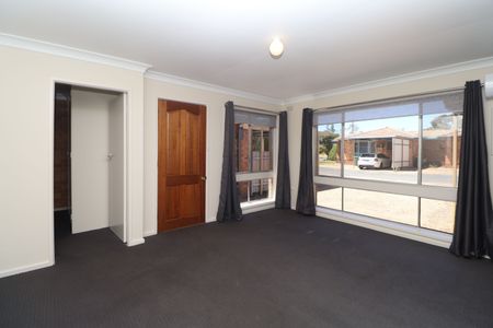 2/8 Veale Street Wagga Wagga NSW - Photo 2